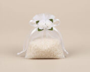 bryllupsris-pose-klassisk-tyl-blomst-groen-inkl-ris